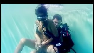 Kinky Asian Getting Her Pussy Fucked Underwater