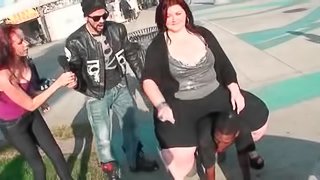 Fat amateur babe riding black guy for cash in public