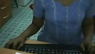 iNDIAN CUTIE PLAYS ON LIVECAM