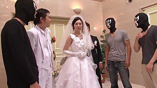 Yui Tatsumi Off-season Flowering Gangbang Wedding Aisle