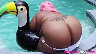 Big Whore By The Pool - BBW Cotton candi