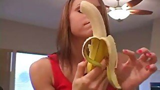 Watch gamine webcam chick flashing her sucking skills while eating banana