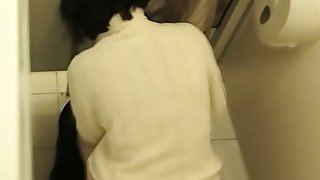 White chick in baggy jeans recorded on spycam in the toilet