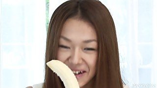 A great cock sucker Serina Hayakawa showing her talents on sucking