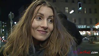 Amateur MILF talks with stranger on the street before sex