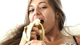 Private Show with Dominika C aka Daytona x masturbation with banana