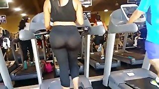 My buddy peeked on stunning sporty hottie on the treadmill in the gym