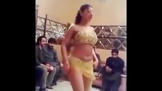 Indian Mujra does a hot booty shake dance