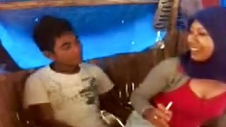 Nasty Malaysian girl gives blowjob to her sexy BF in a hut