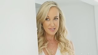 Busty Brandi Love gets her cunt drilled while her boobs bounce